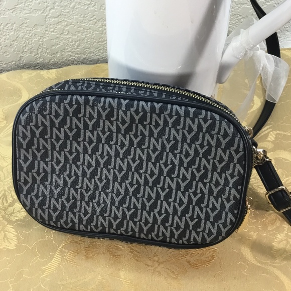 Jones New York Crossbody Bag - Picture 4 of 9